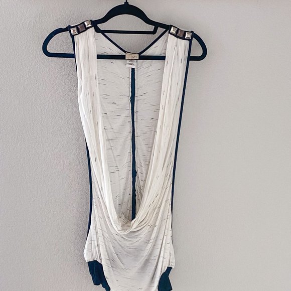 Daytrip Studded Layering Top - Picture 4 of 6